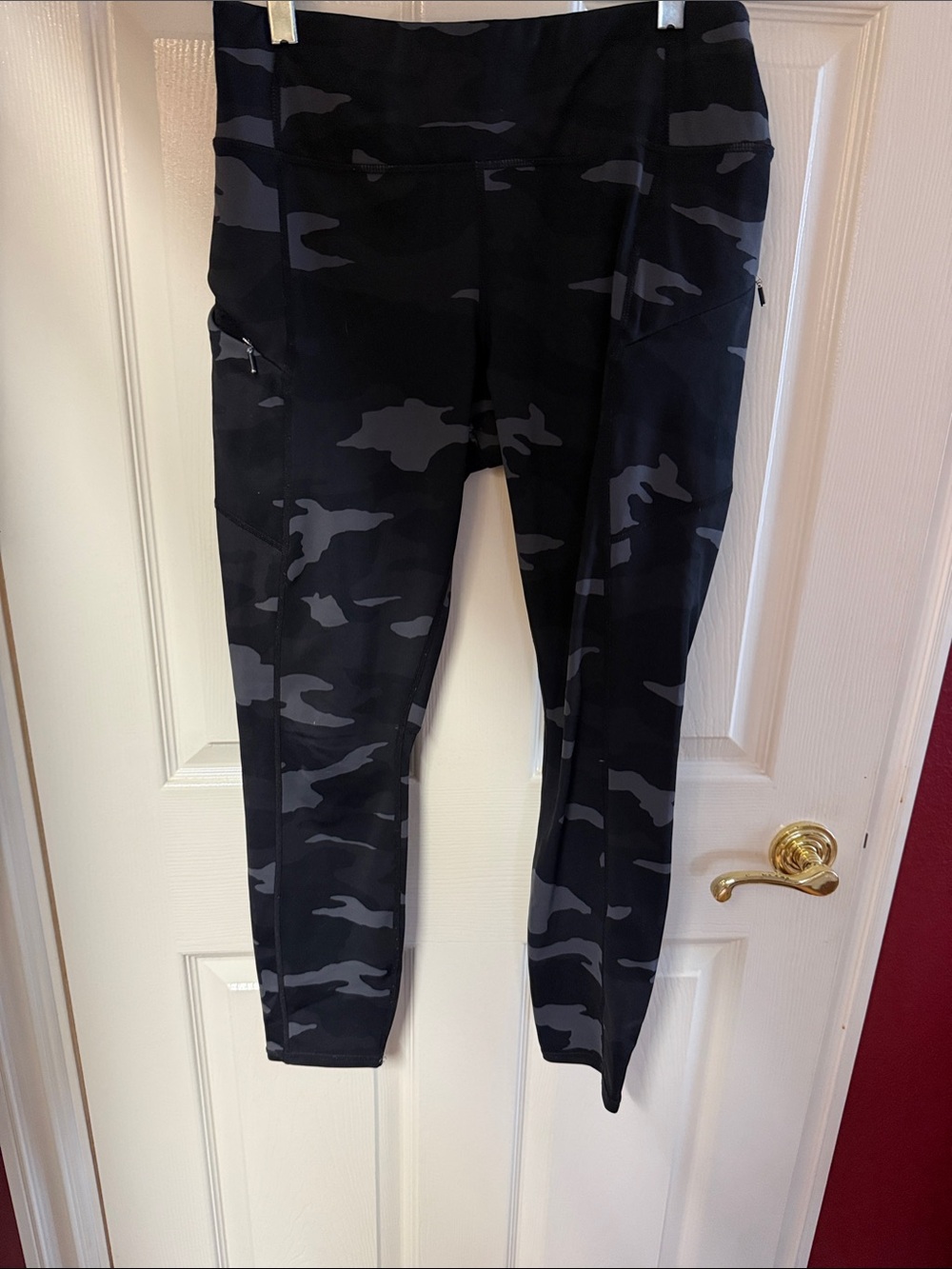 Athleta Black & Gray Camo Active Leggings